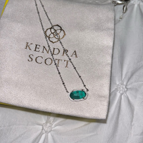 Kendra Scott Jewelry - Kendra Scott Elisa Silver Pendant Necklace in Emerald Cat's Eye